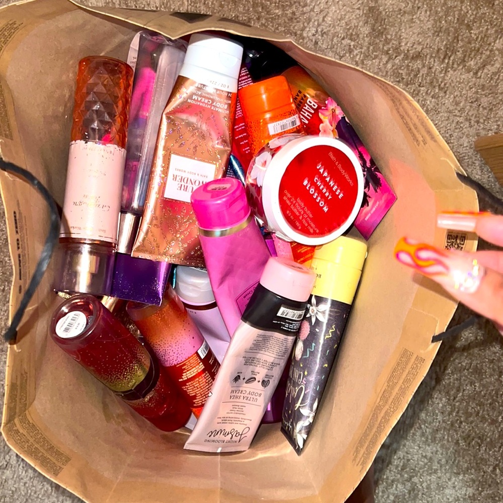 Wholesale bath and body works lotions and perfumes‼️